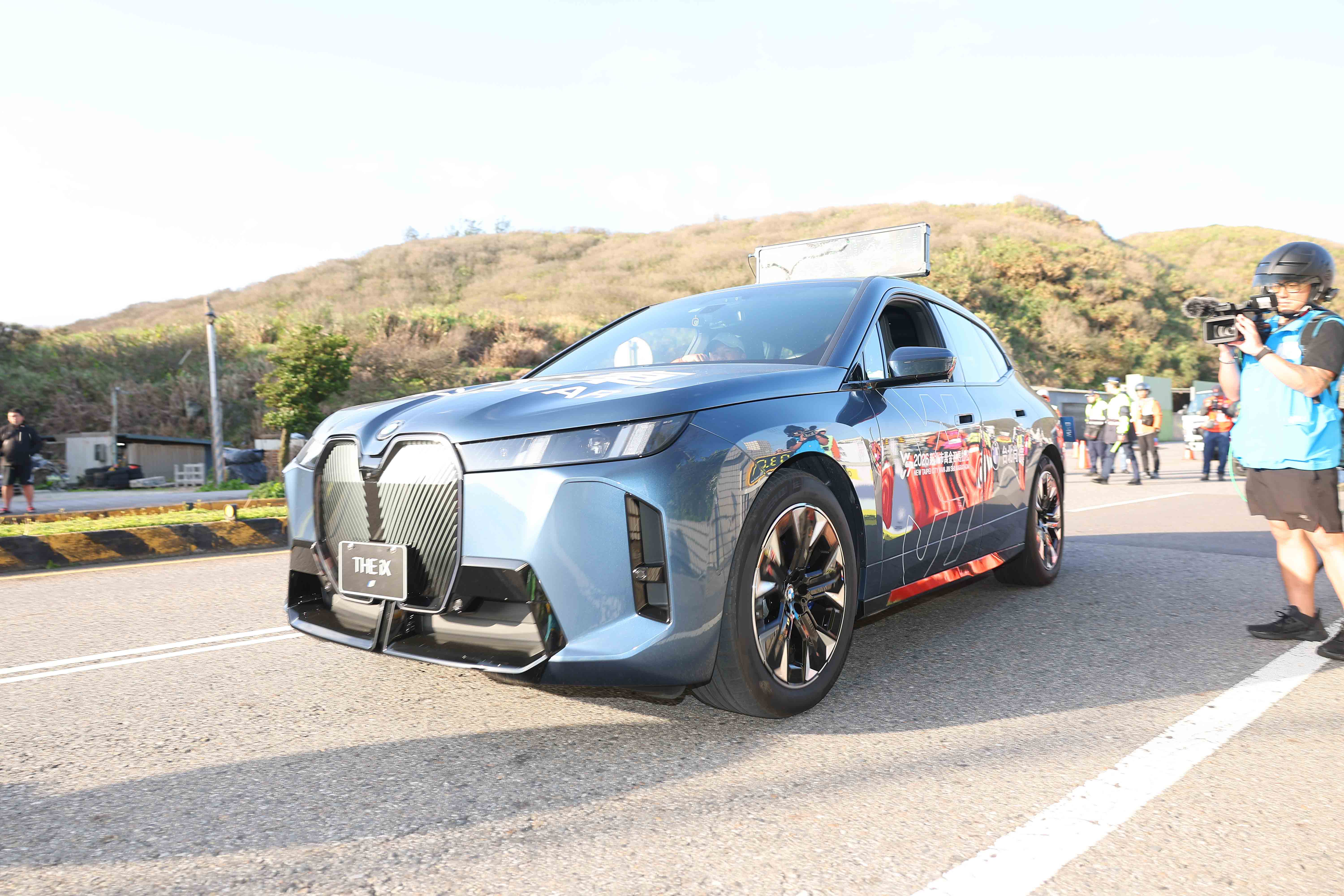 採用電動車作為賽事計時前導車